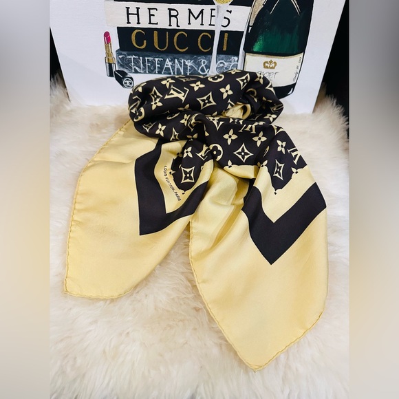 πLOUIS VUITTON Monogram Silk Scarf w/Tag - Picture 7 of 11